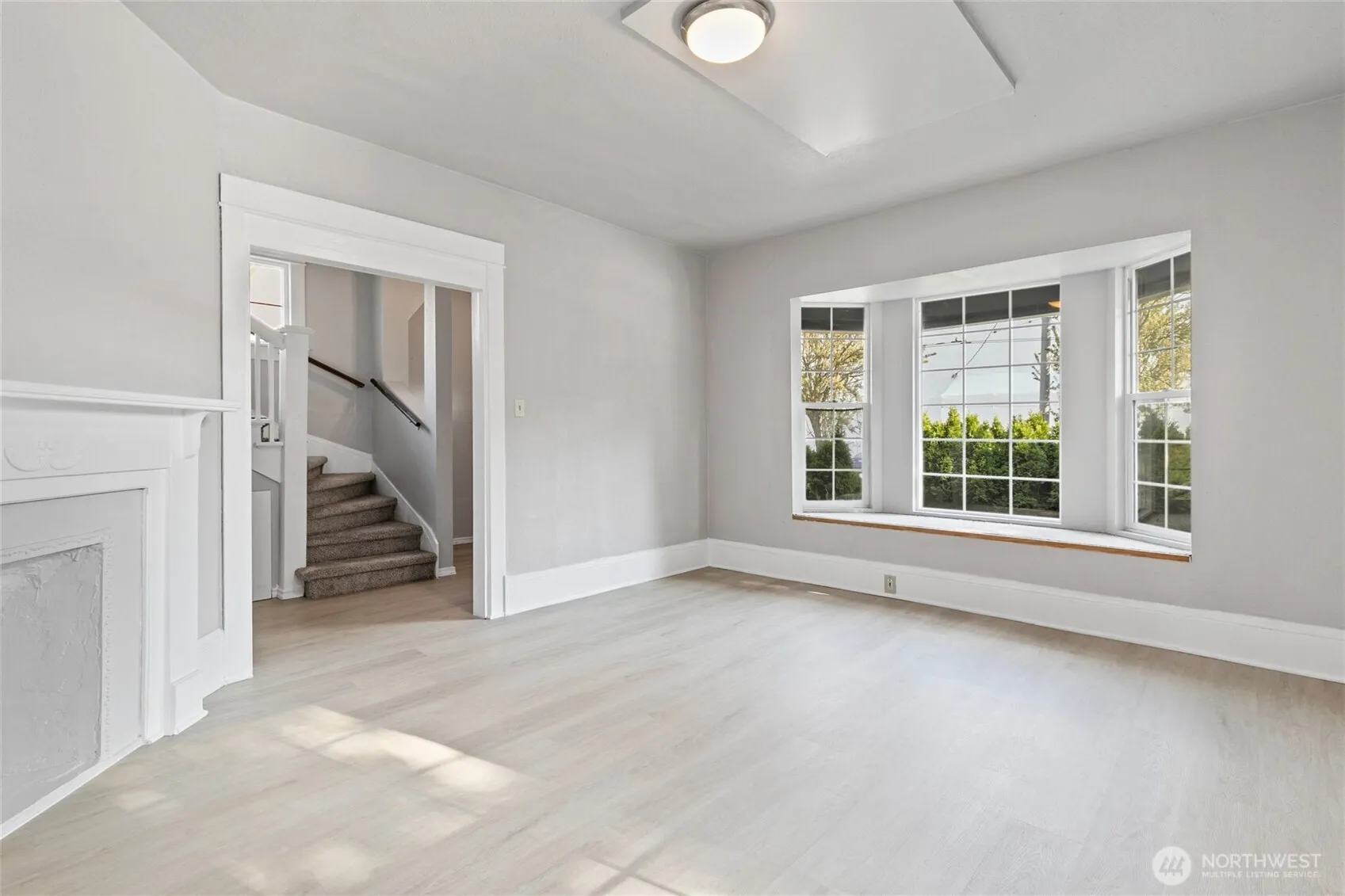 Property photo for 1310 Ne 52nd Street, Seattle photo 3