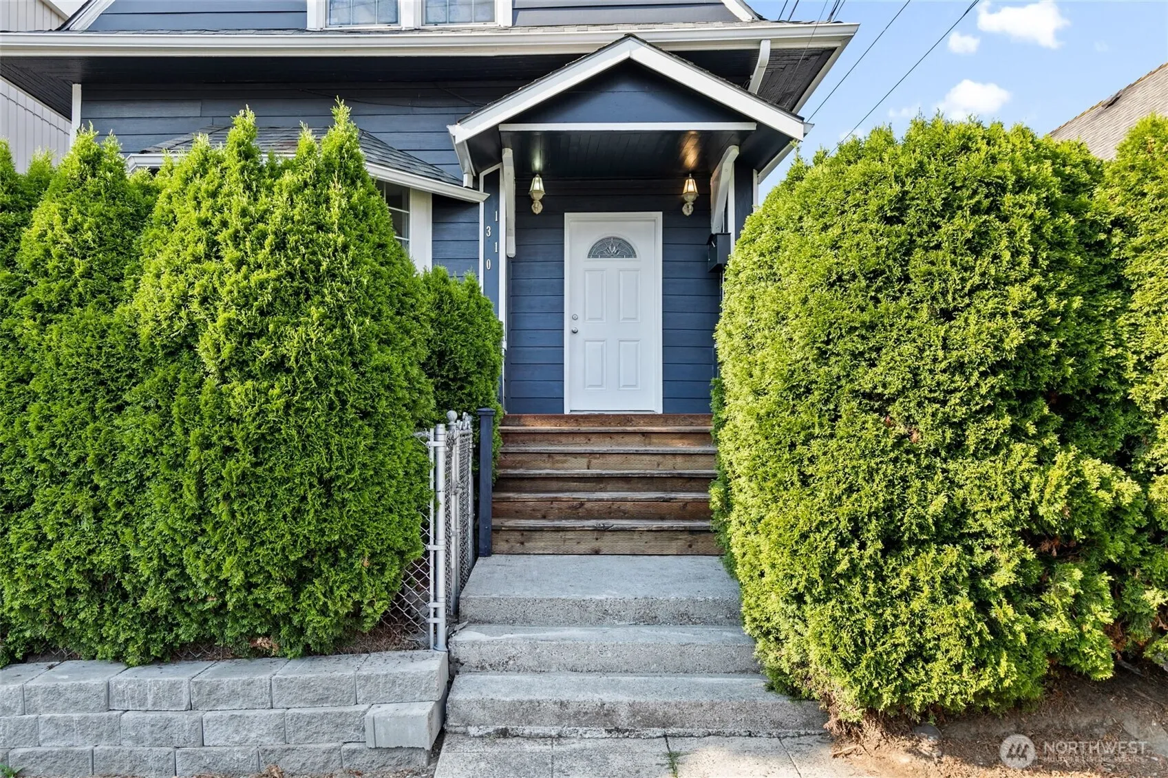 Property photo for 1310 Ne 52nd Street, Seattle photo 2