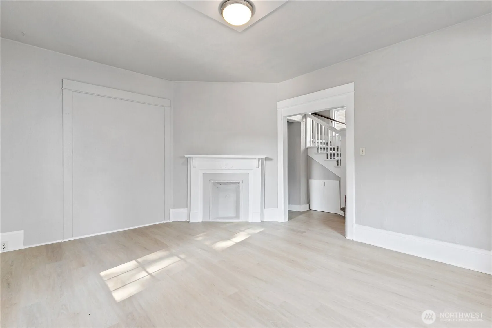 Property photo for 1310 Ne 52nd Street, Seattle photo 5