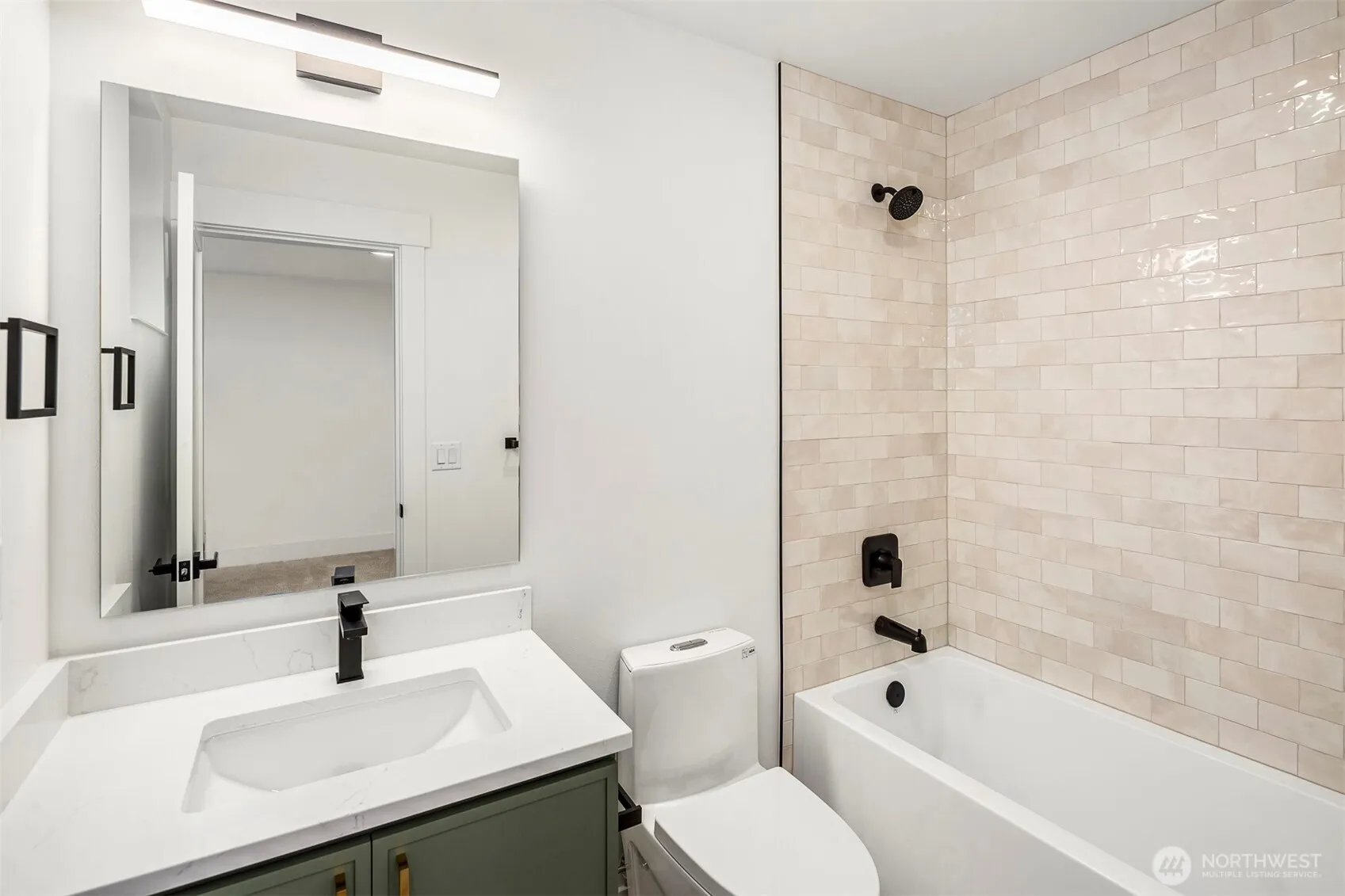 Property photo for 725 18th Avenue #a, Seattle photo 5