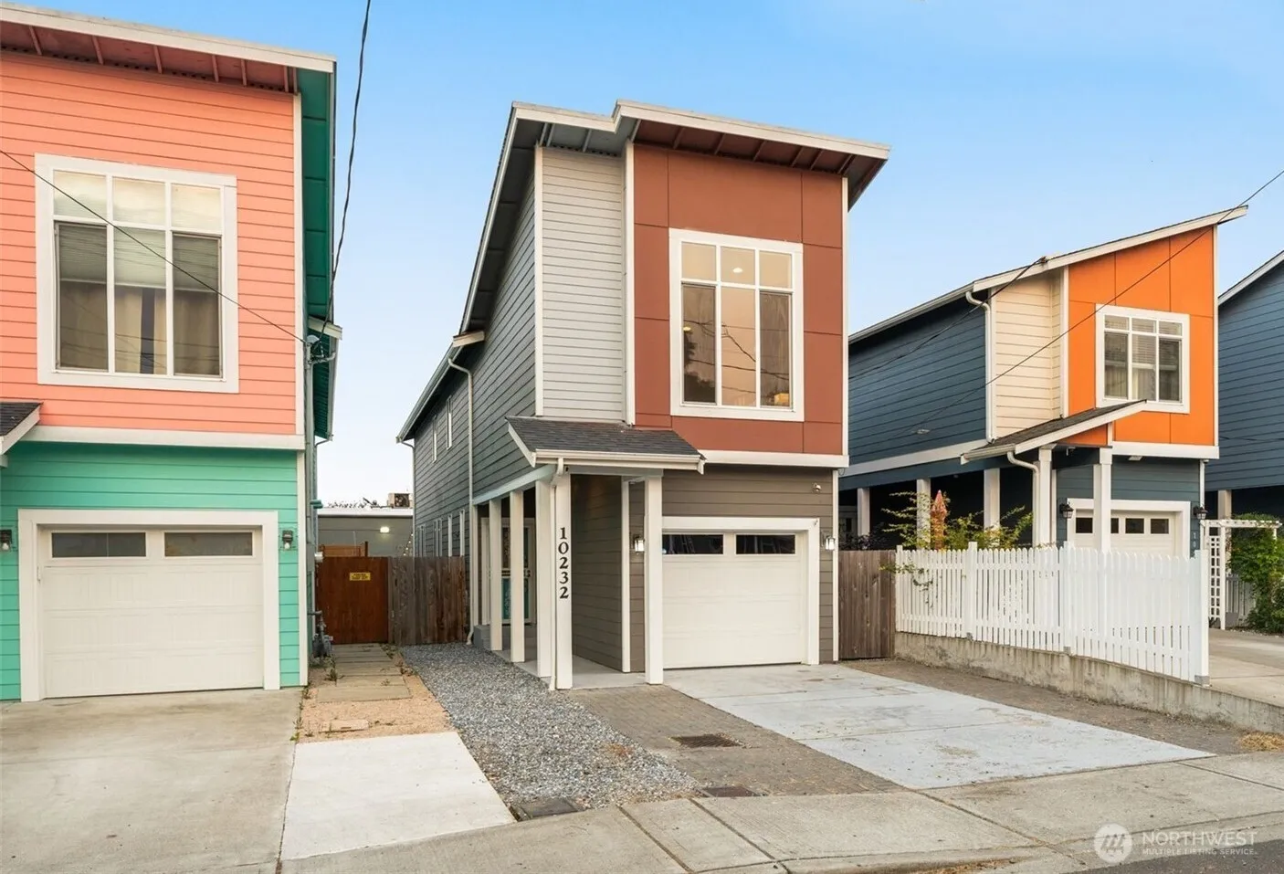 Property photo for 10232 17th Avenue Sw, Seattle photo 2