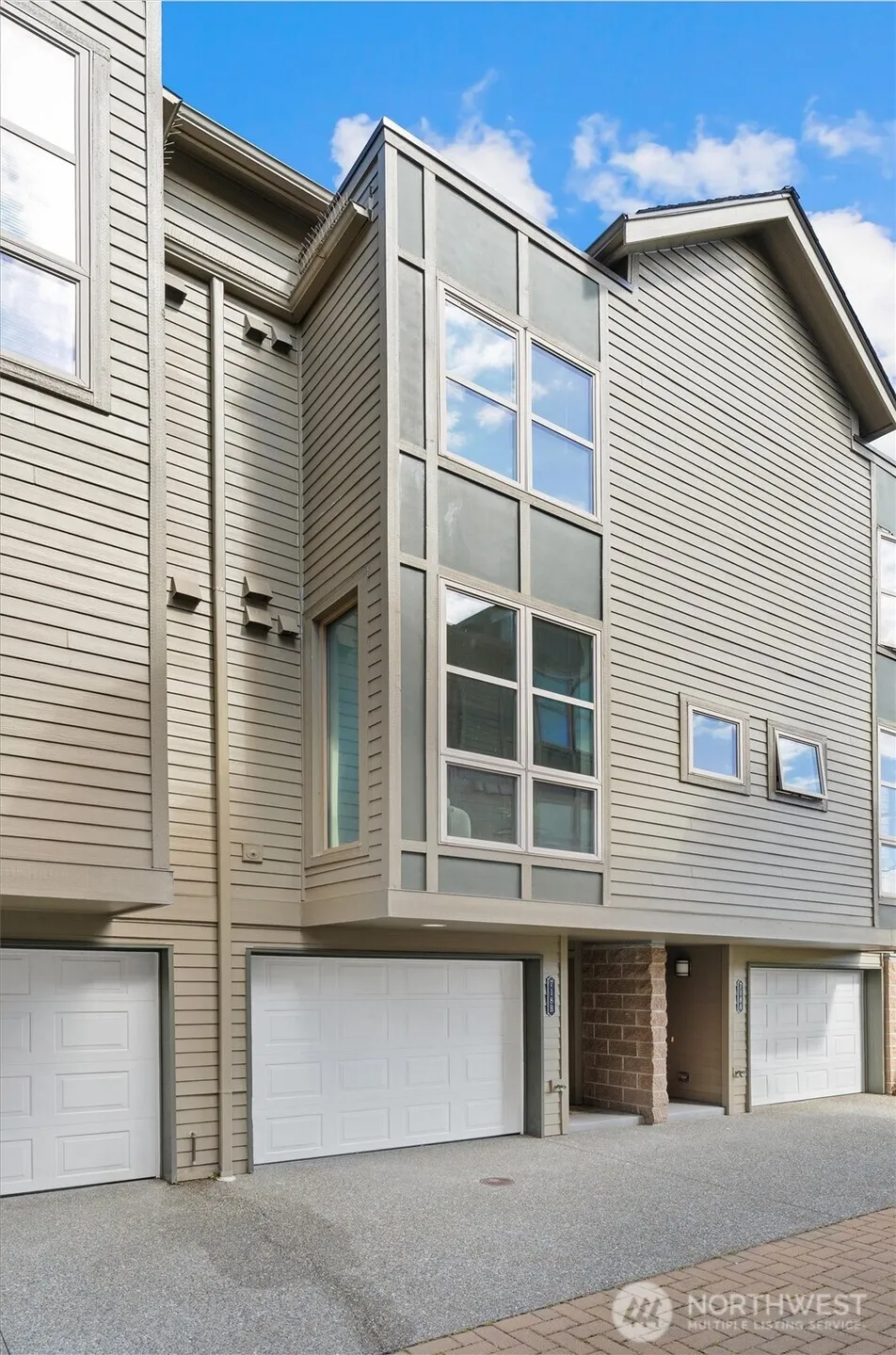 Property photo for 718 Nob Hill Avenue N #b, Seattle