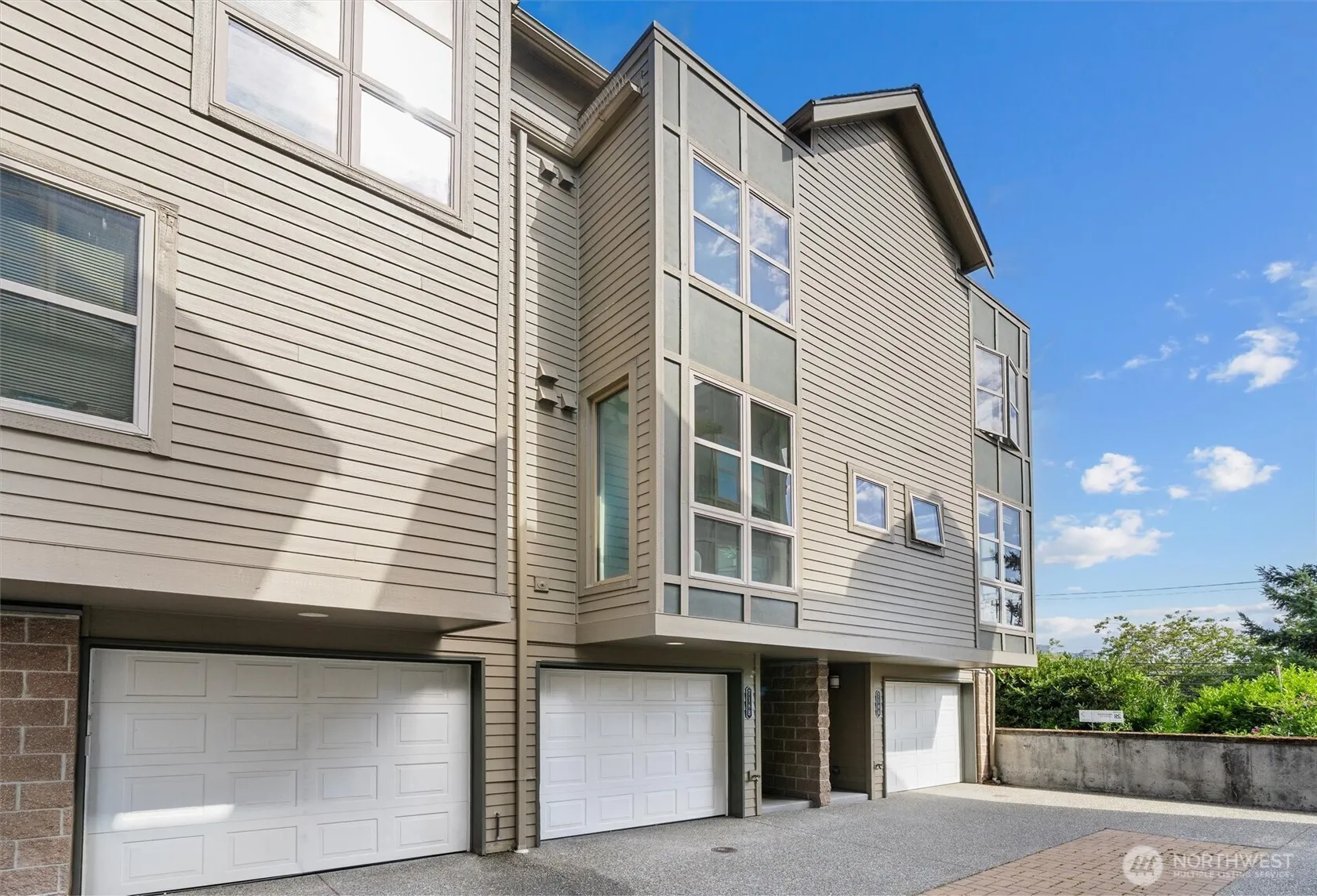 Property photo for 718 Nob Hill Avenue N #b, Seattle photo 2