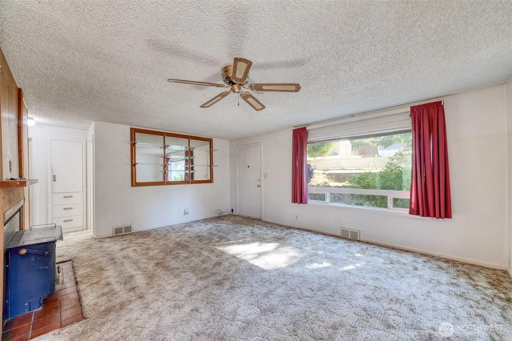 Property photo for 10471 Sw 6th Avenue Sw, Seattle photo 5