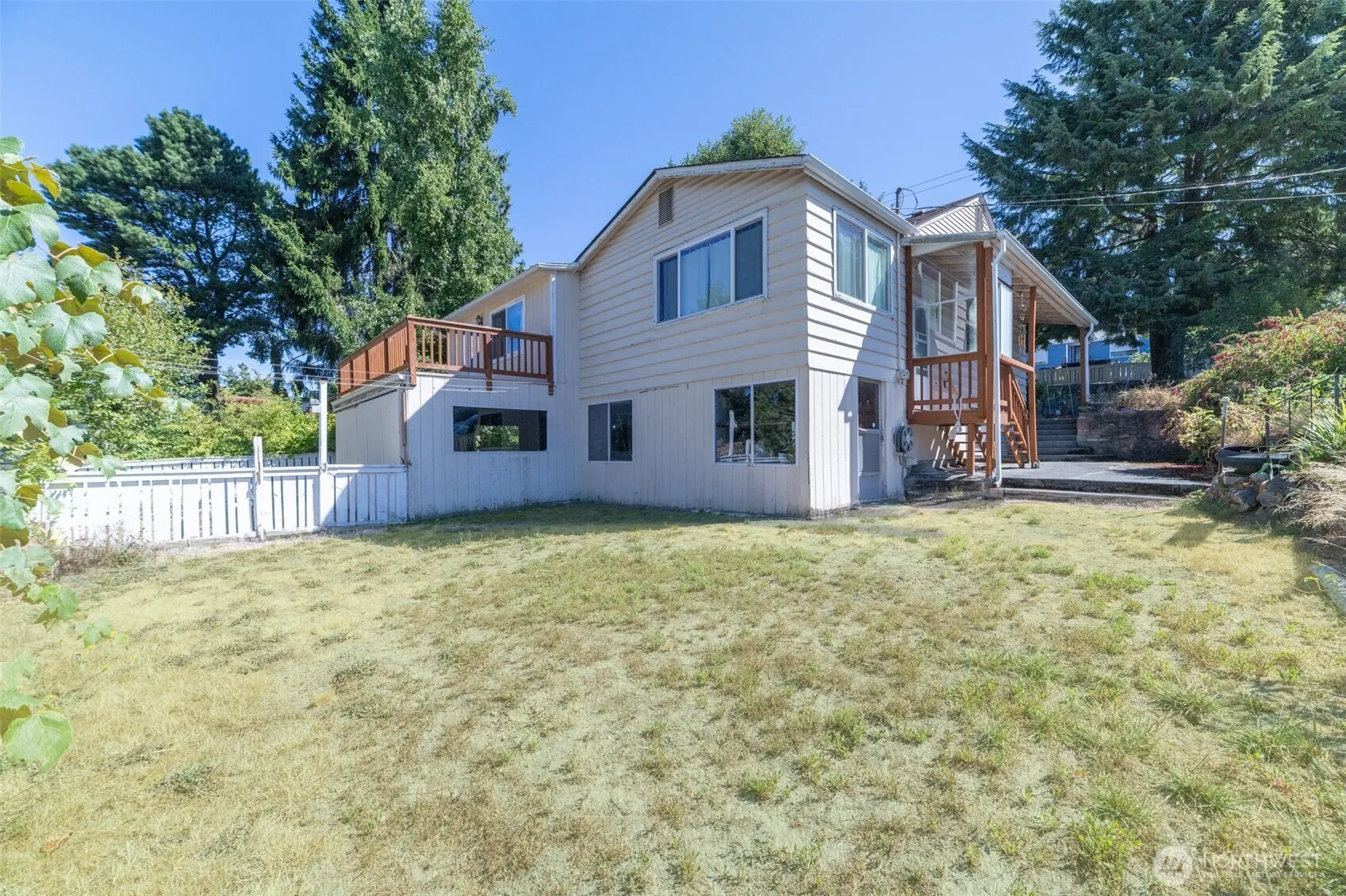 Property photo for 10471 Sw 6th Avenue Sw, Seattle photo 2