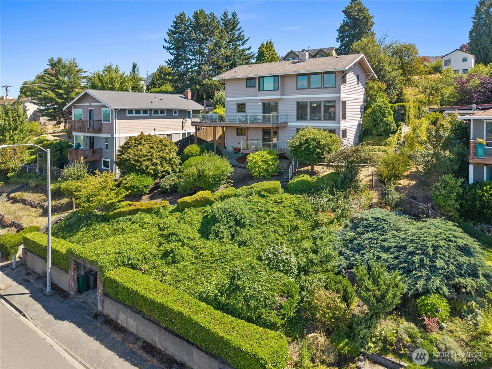 Property photo for 714 Cedar Avenue S, Renton photo 2