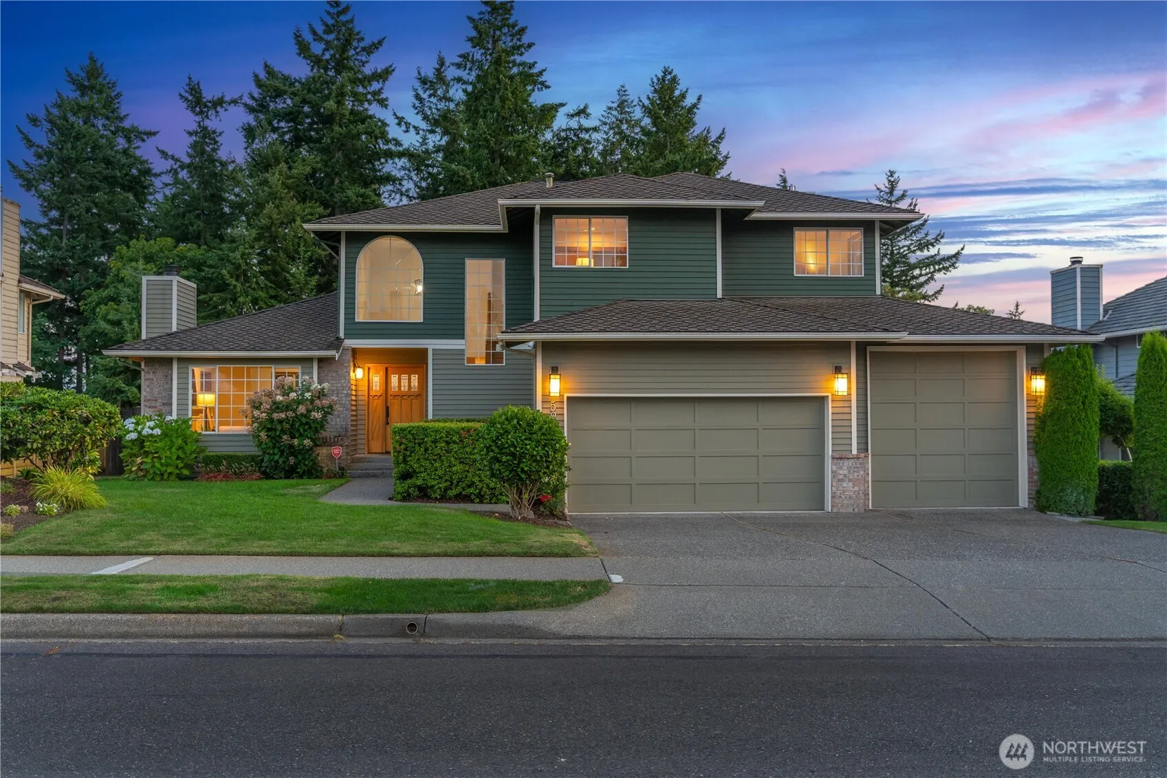Property photo for 5208 Ridge Drive Ne, Tacoma photo 2