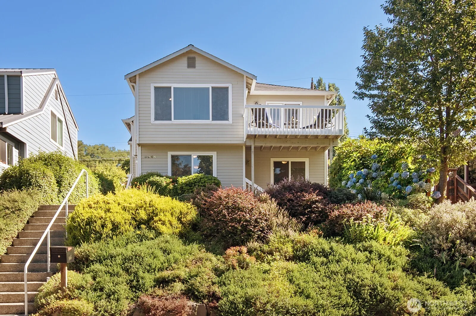 Property photo for 3056 Ne Blakeley Street, Seattle