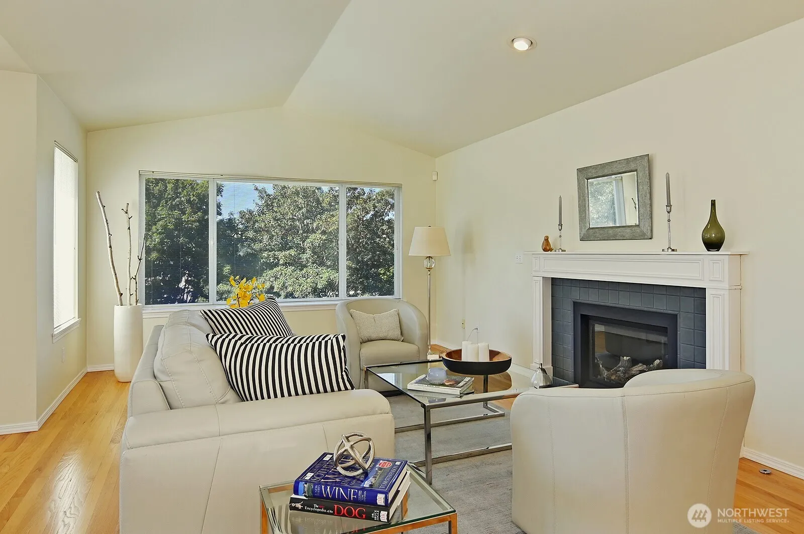 Property photo for 3056 Ne Blakeley Street, Seattle photo 4