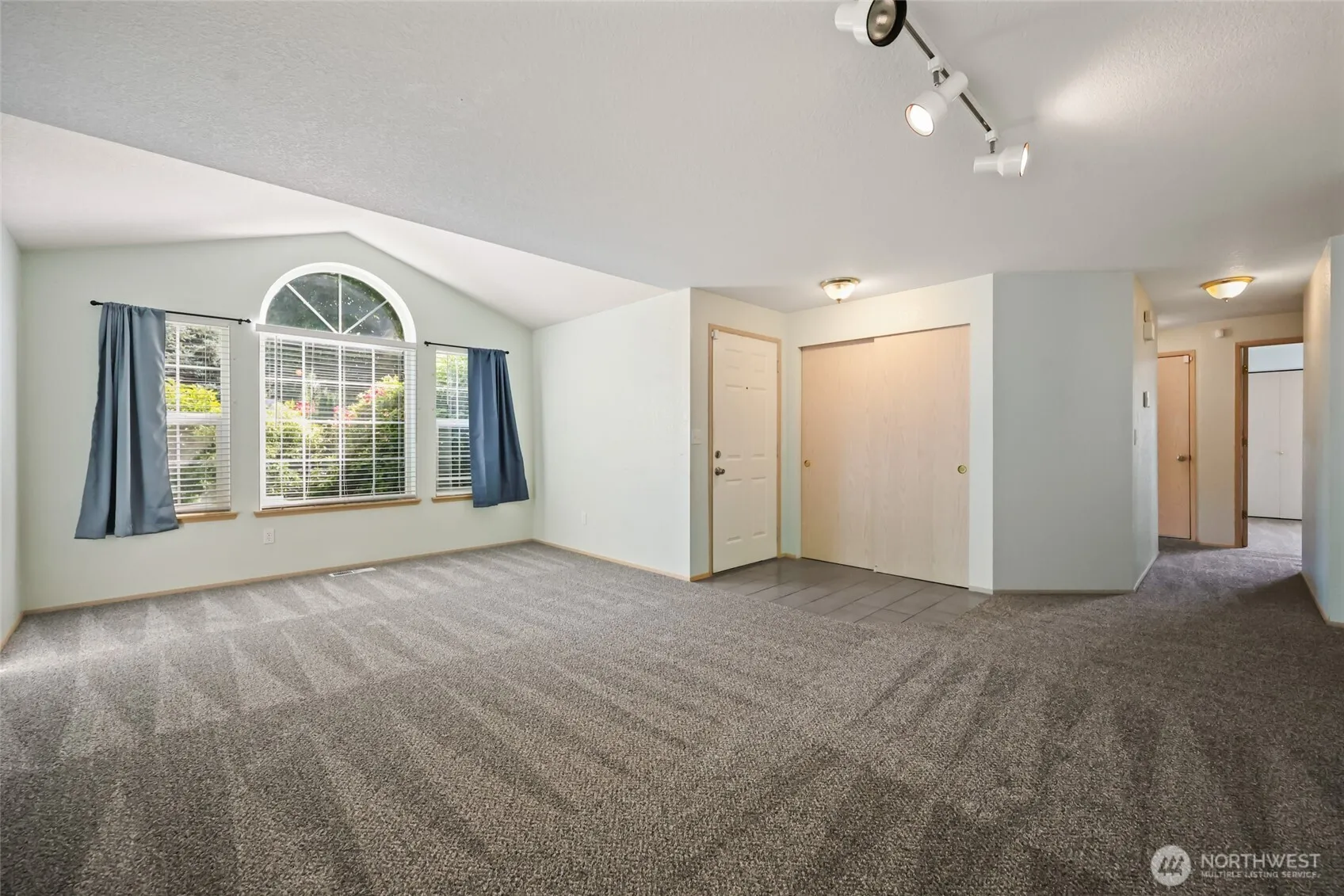 Property photo for 1618 Mapleridge Drive Ne, Olympia photo 2