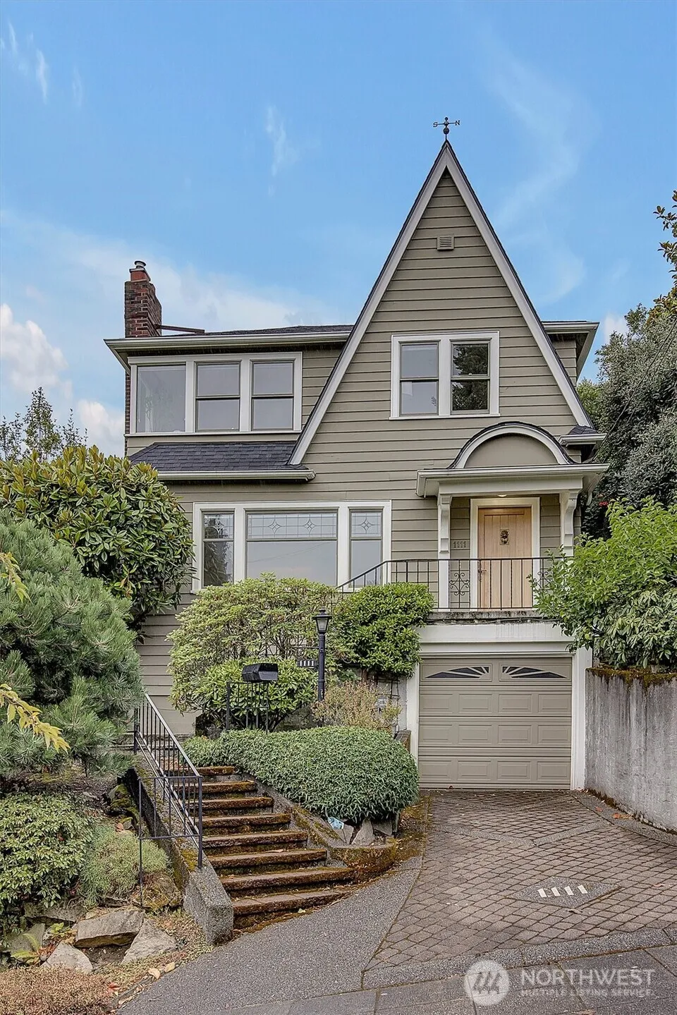 Property photo for 1111 4th Avenue N, Seattle