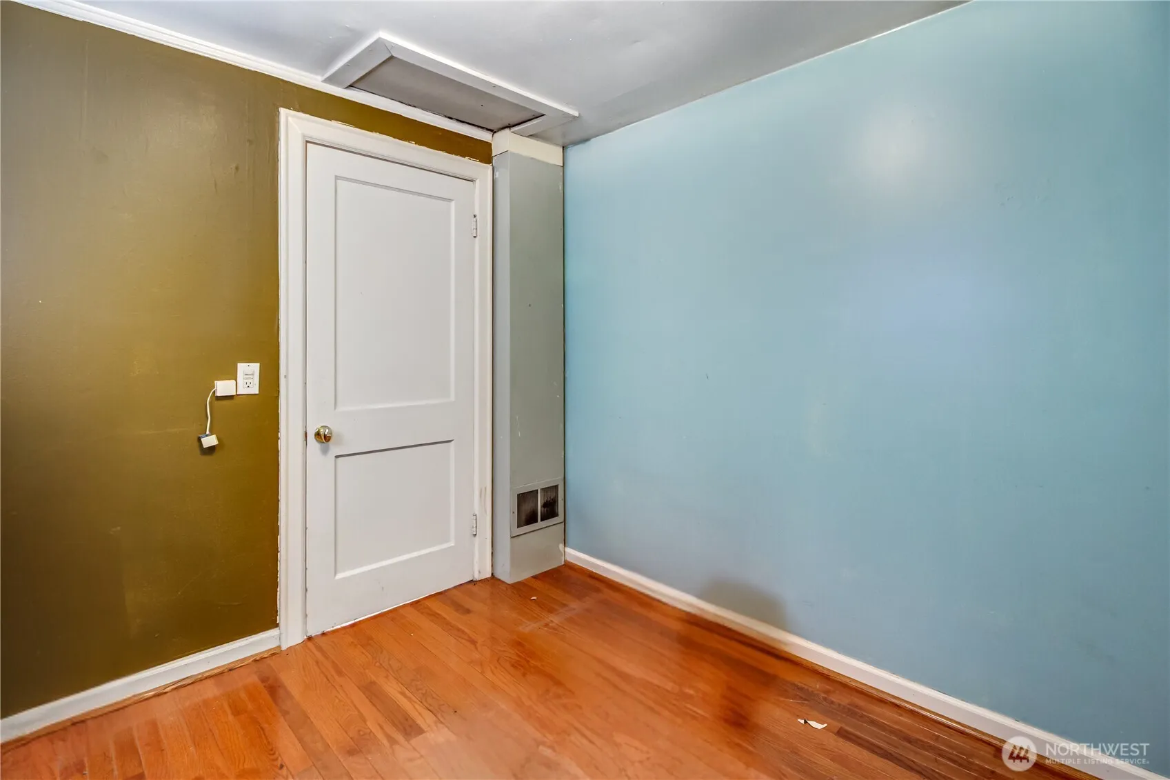 Property photo for 9817 35th Avenue Sw, Seattle photo 5