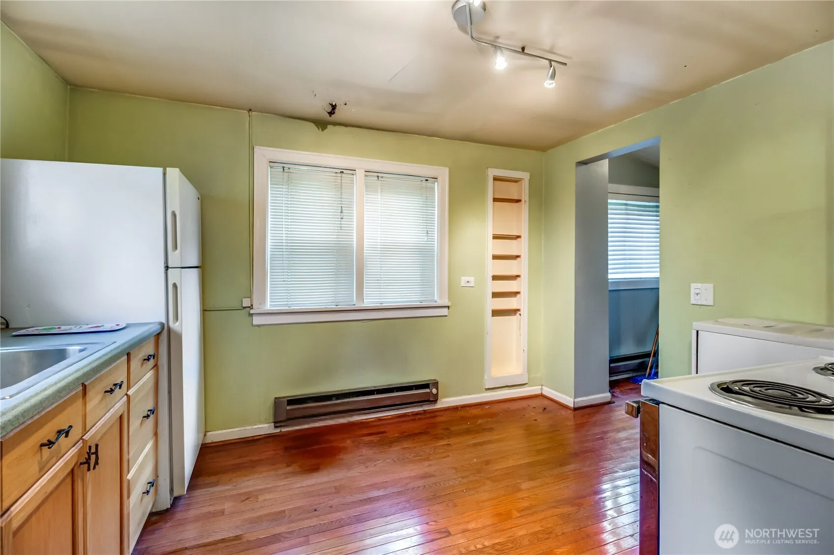 Property photo for 9817 35th Avenue Sw, Seattle photo 3