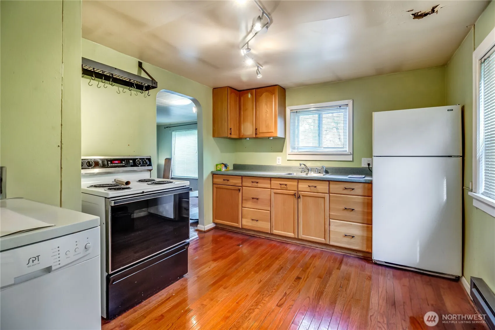 Property photo for 9817 35th Avenue Sw, Seattle photo 4