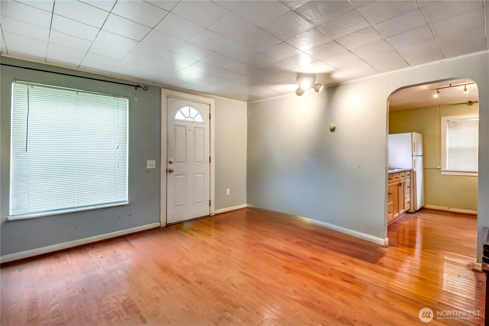 Property photo for 9817 35th Avenue Sw, Seattle photo 2