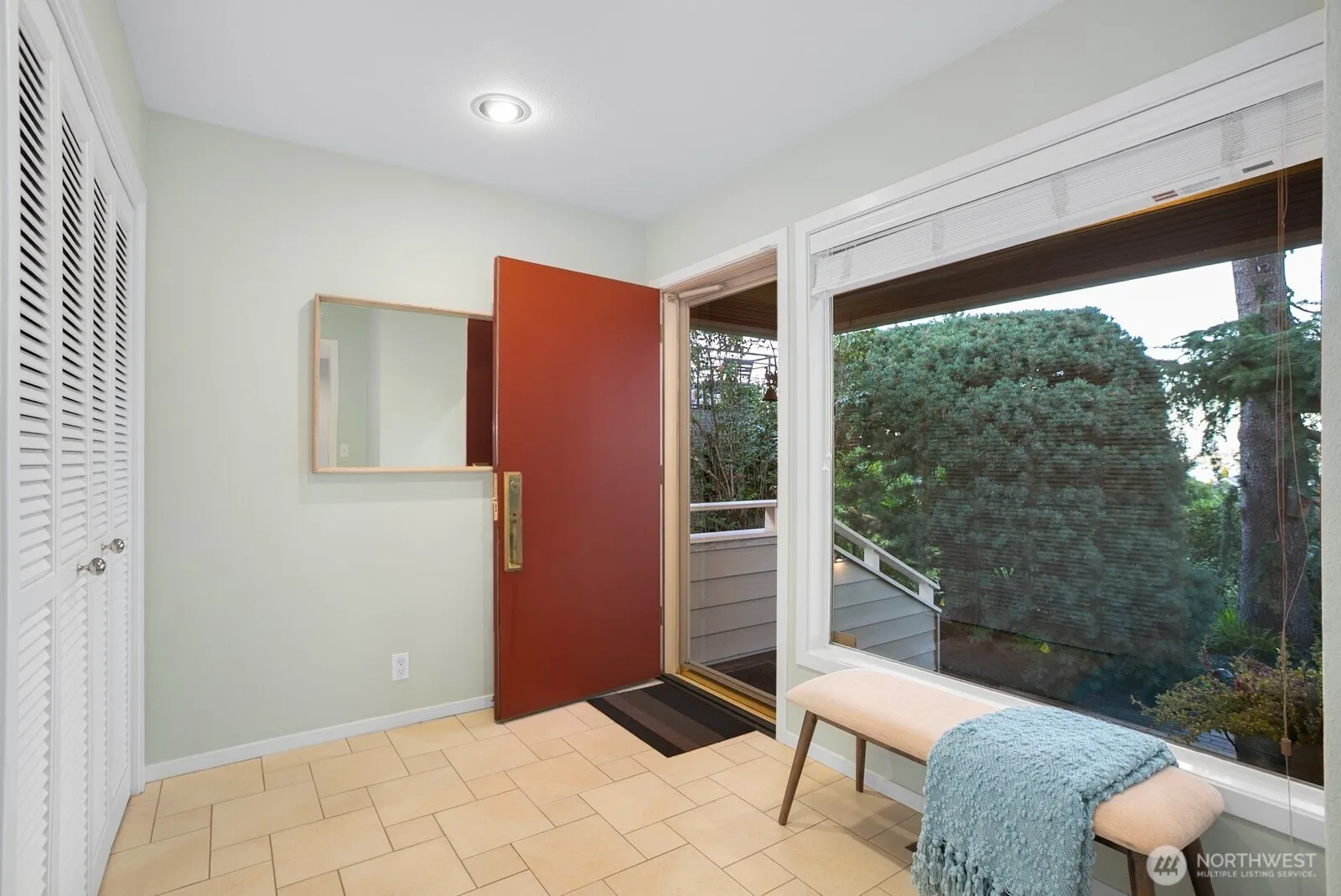 Property photo for 6845 52nd Avenue Ne, Seattle photo 3