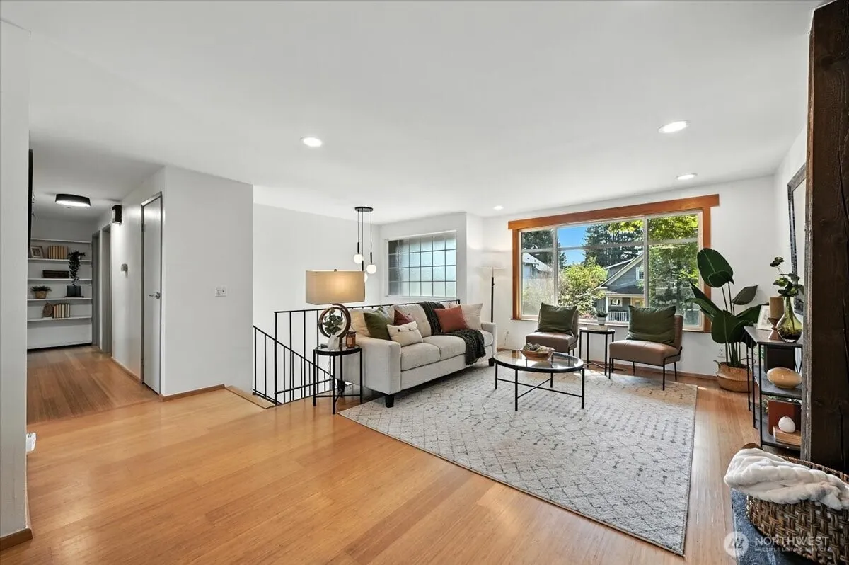 Property photo for 612 Nw 89th Street, Seattle photo 4