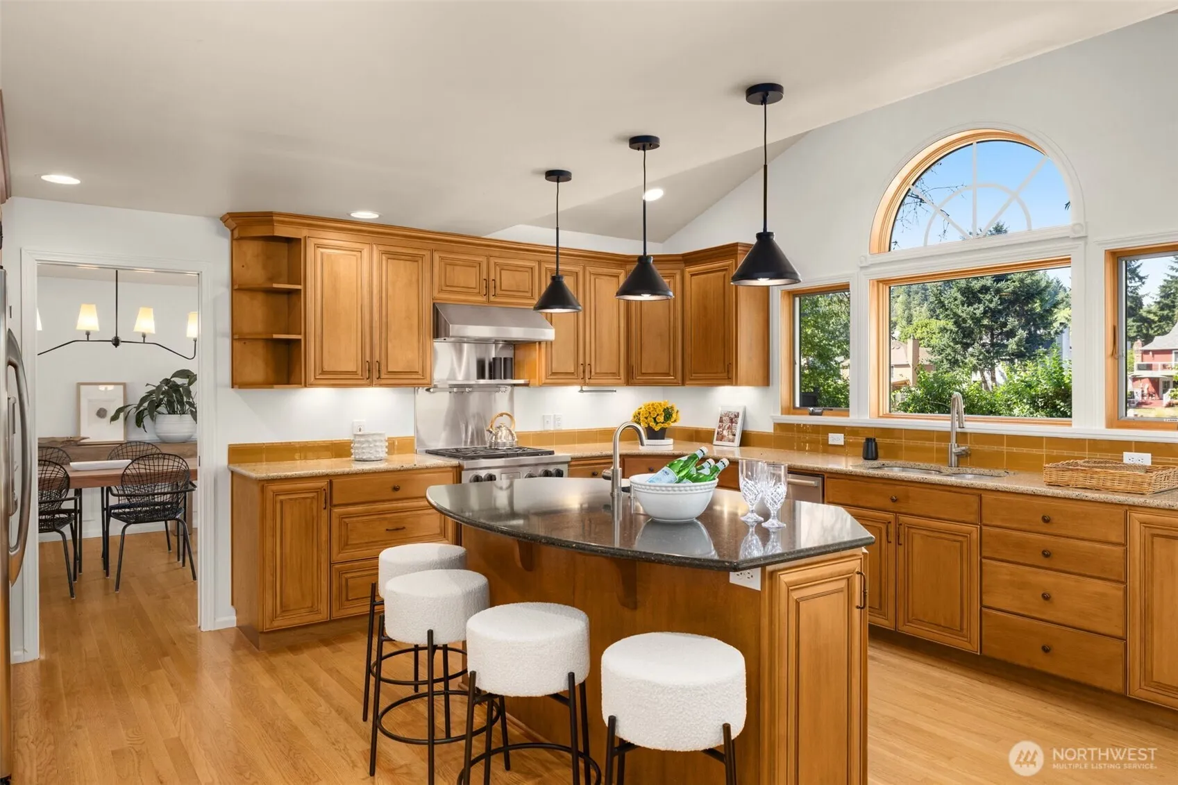 Property photo for 11216 E Riverside Drive, Bothell photo 5