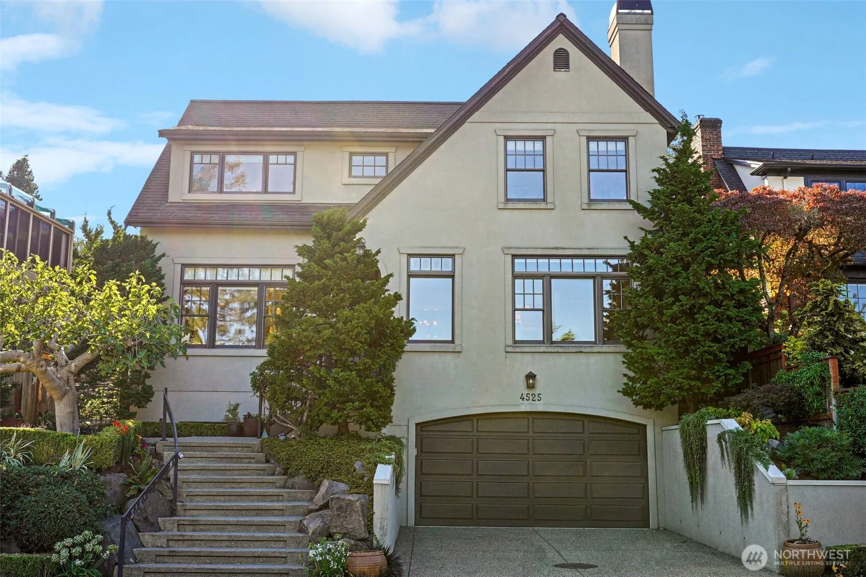 Property photo for 4525 55th Avenue Ne, Seattle photo 2