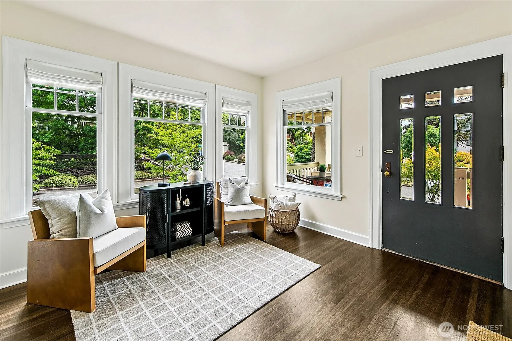 Property photo for 4233 Corliss Avenue N, Seattle photo 2
