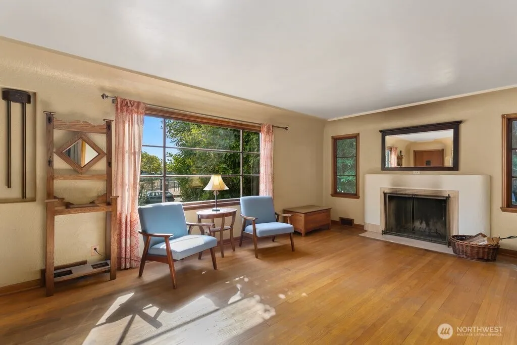 Property photo for 8445 30th Avenue Sw, Seattle photo 4