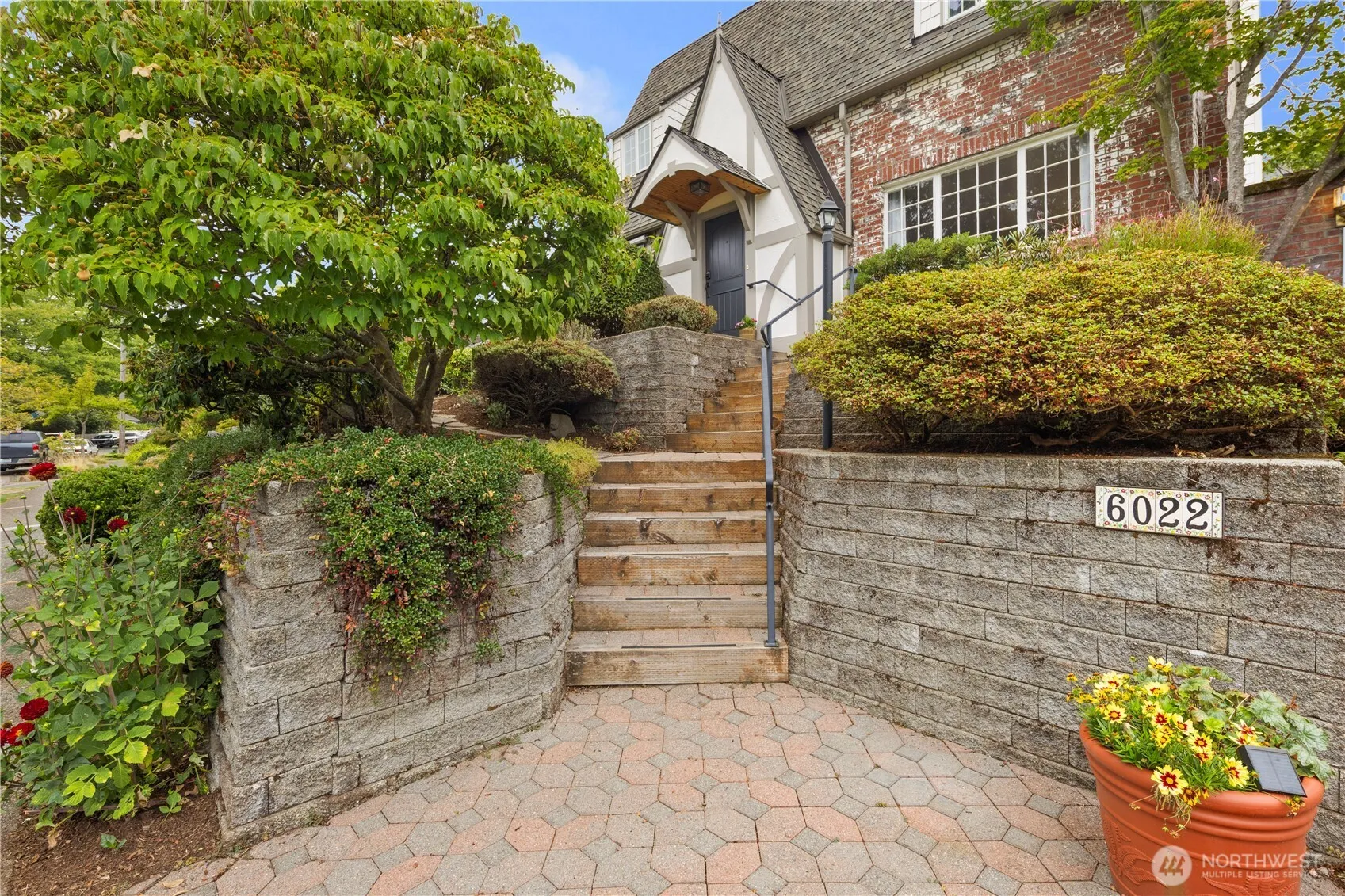 Property photo for 6022 Vassar Avenue Ne, Seattle photo 2