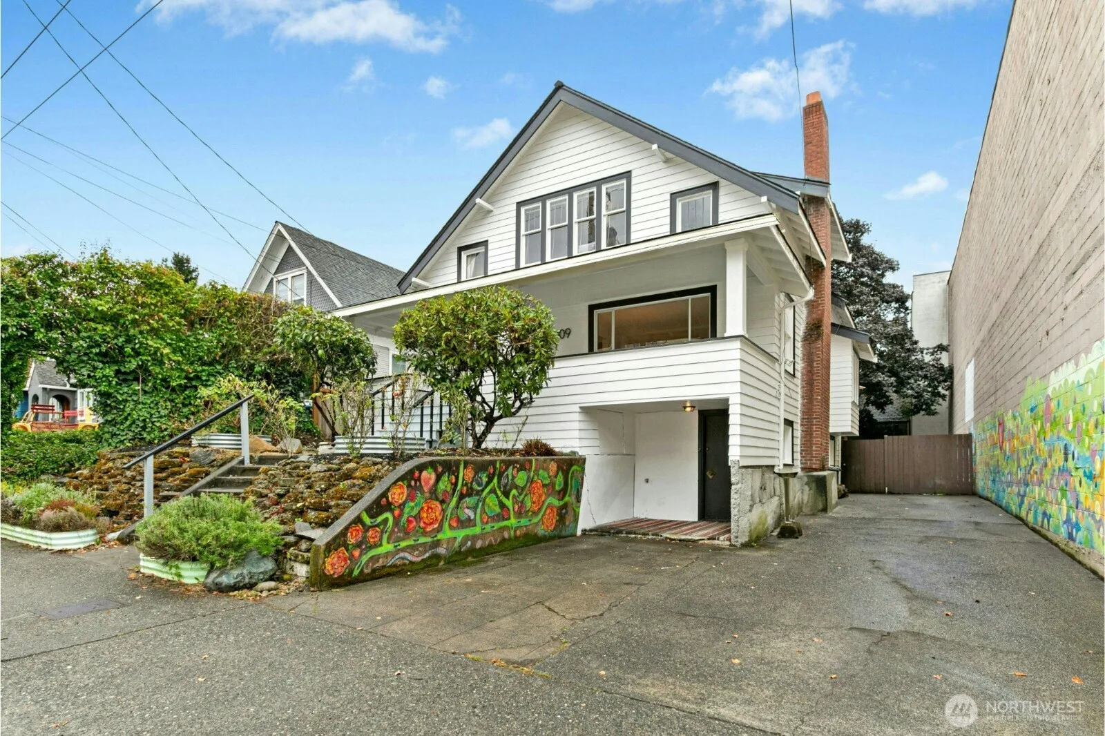 Property photo for 1009 Ne 70th Street, Seattle photo 2
