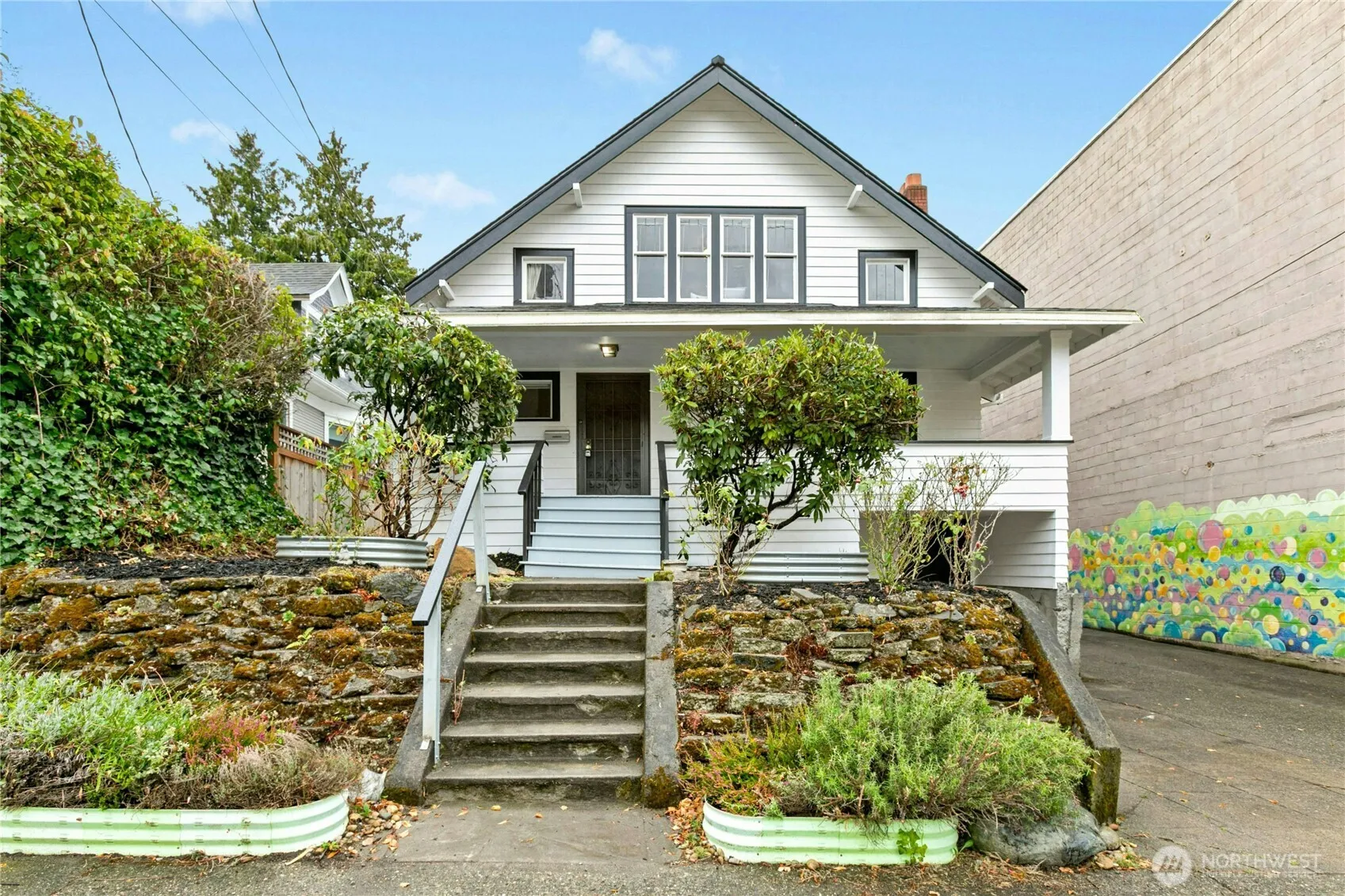 Property photo for 1009 Ne 70th Street, Seattle