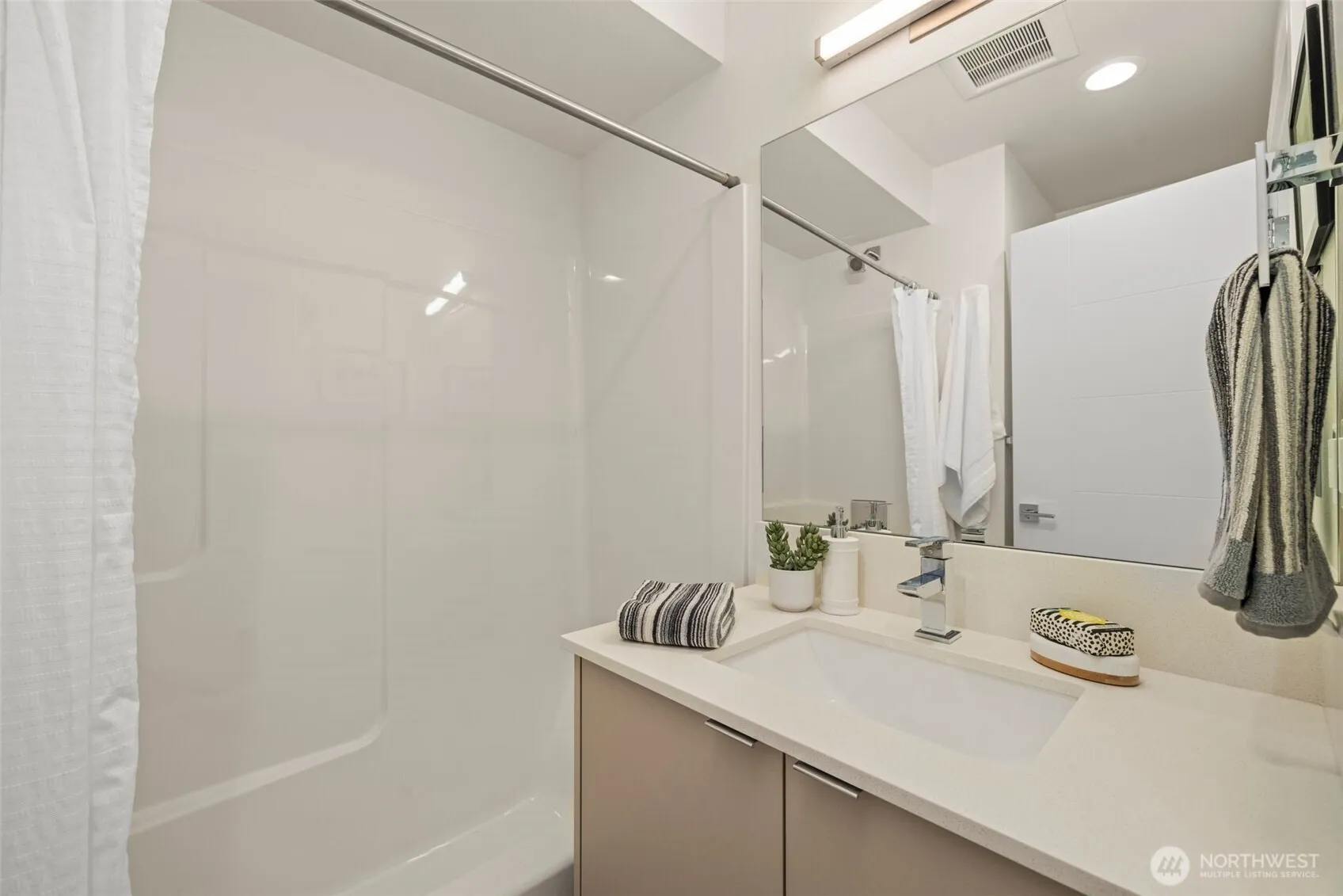 Property photo for 3924 Sw Dawson Street, Seattle photo 5