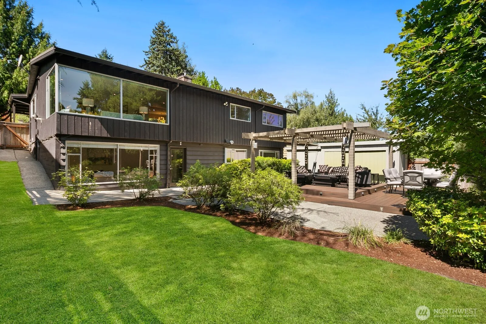 Property photo for 10040 35th Avenue Ne, Seattle