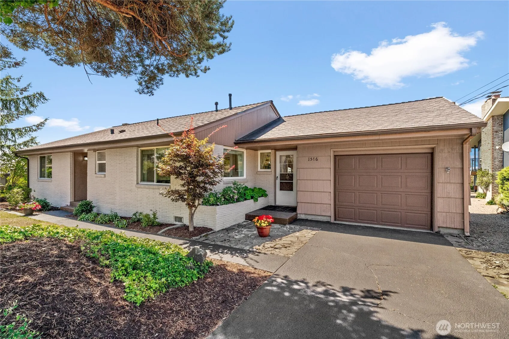 Property photo for 1516 N Jackson Avenue, Tacoma photo 4