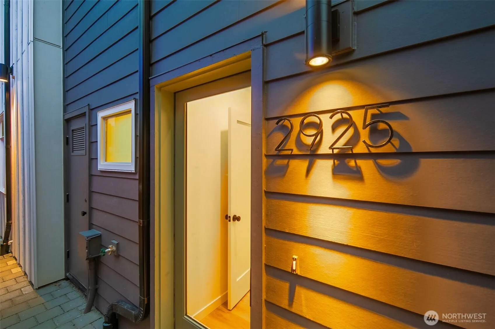 Property photo for 2925 39th Avenue Sw, Seattle