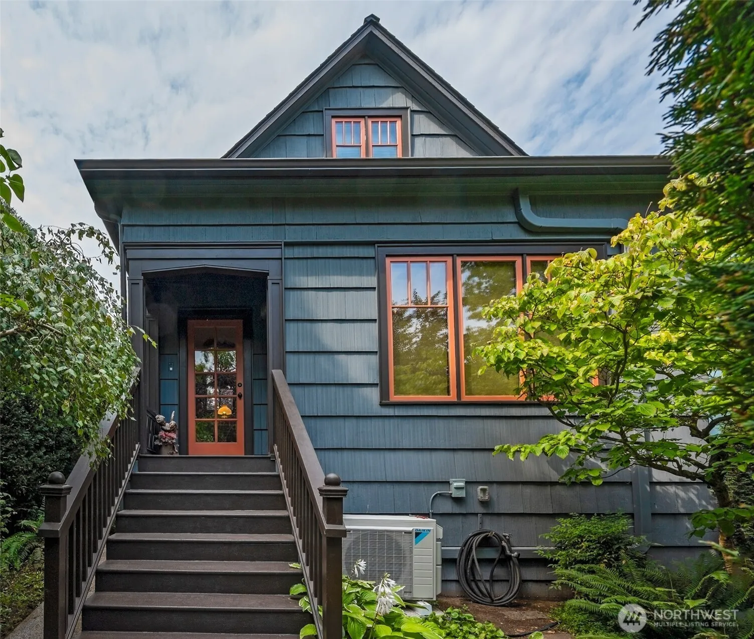 Property photo for 1937 6th Avenue W, Seattle photo 2