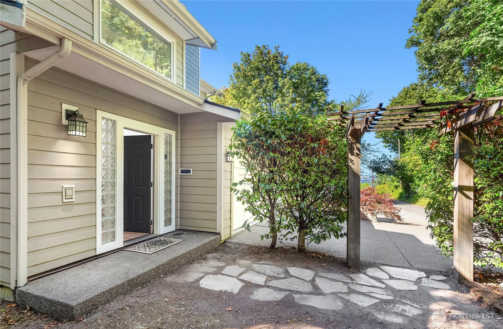 Property photo for 4101 22nd Avenue Sw, Seattle photo 2