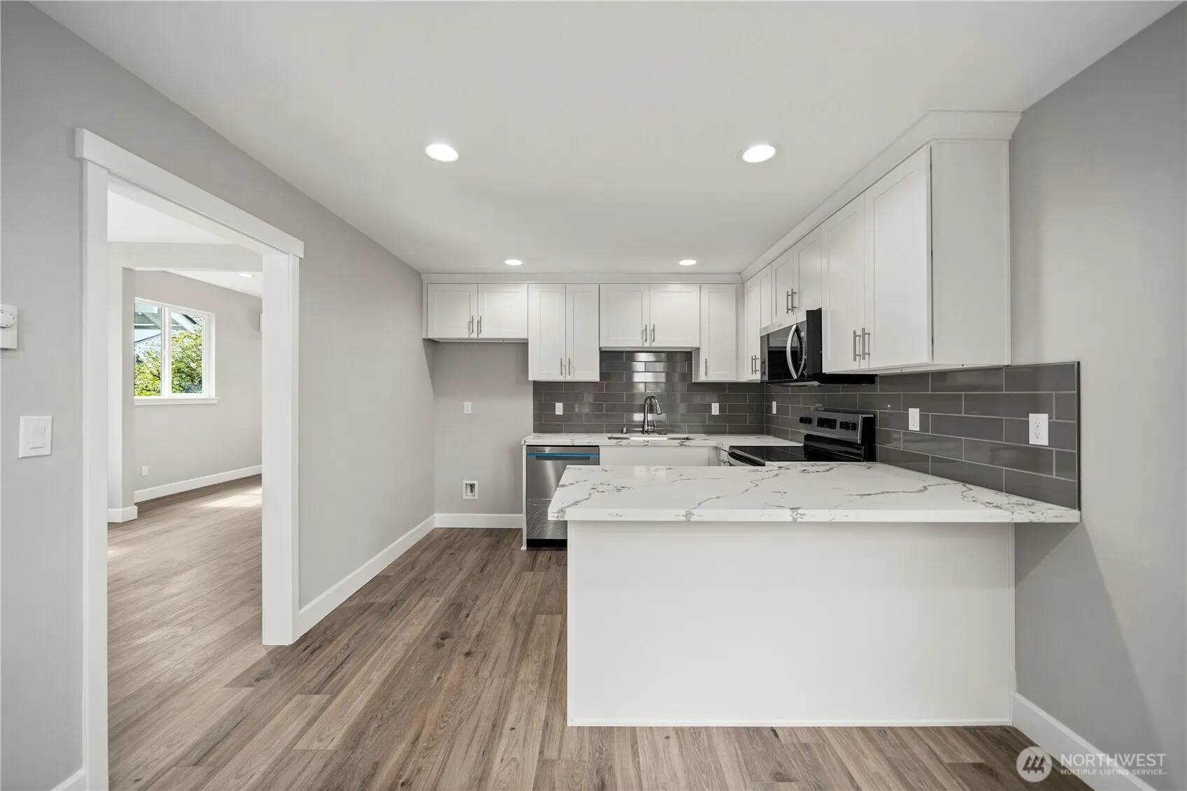Property photo for 933 S Sprague Avenue, Tacoma photo 3