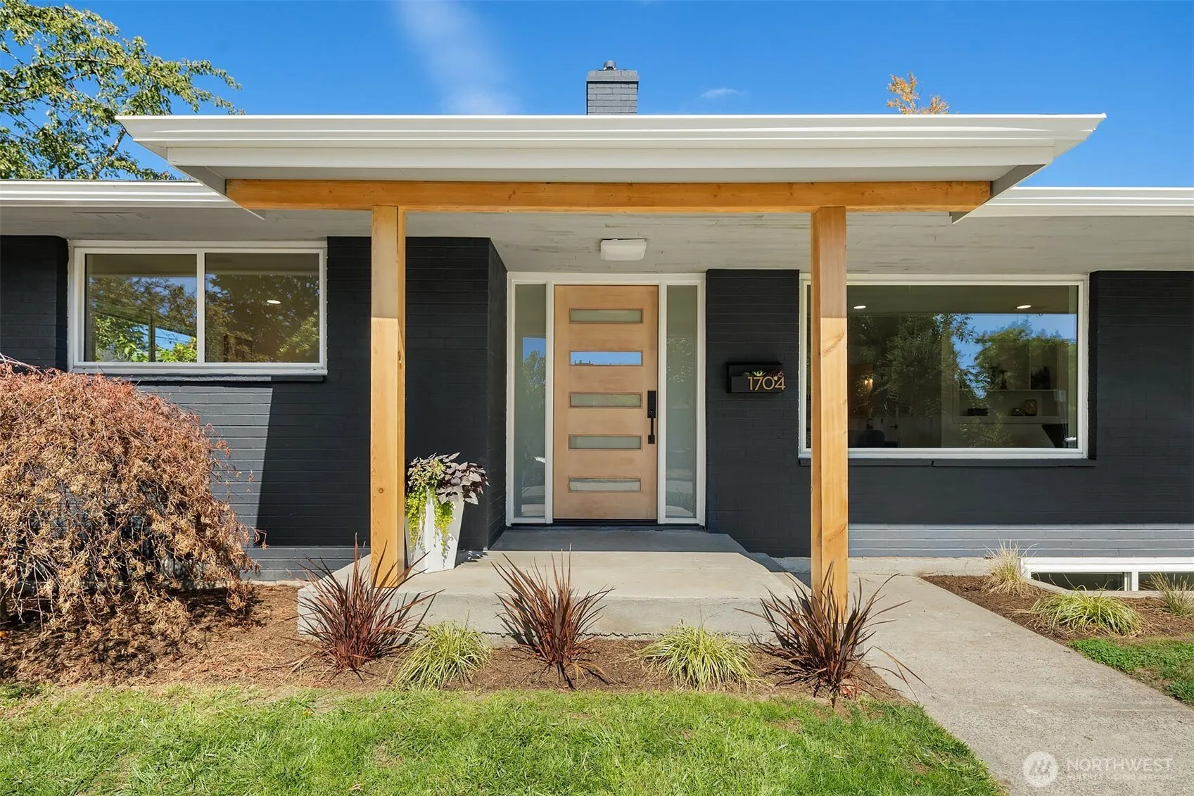 Property photo for 1704 Ne 68th Street, Seattle photo 2