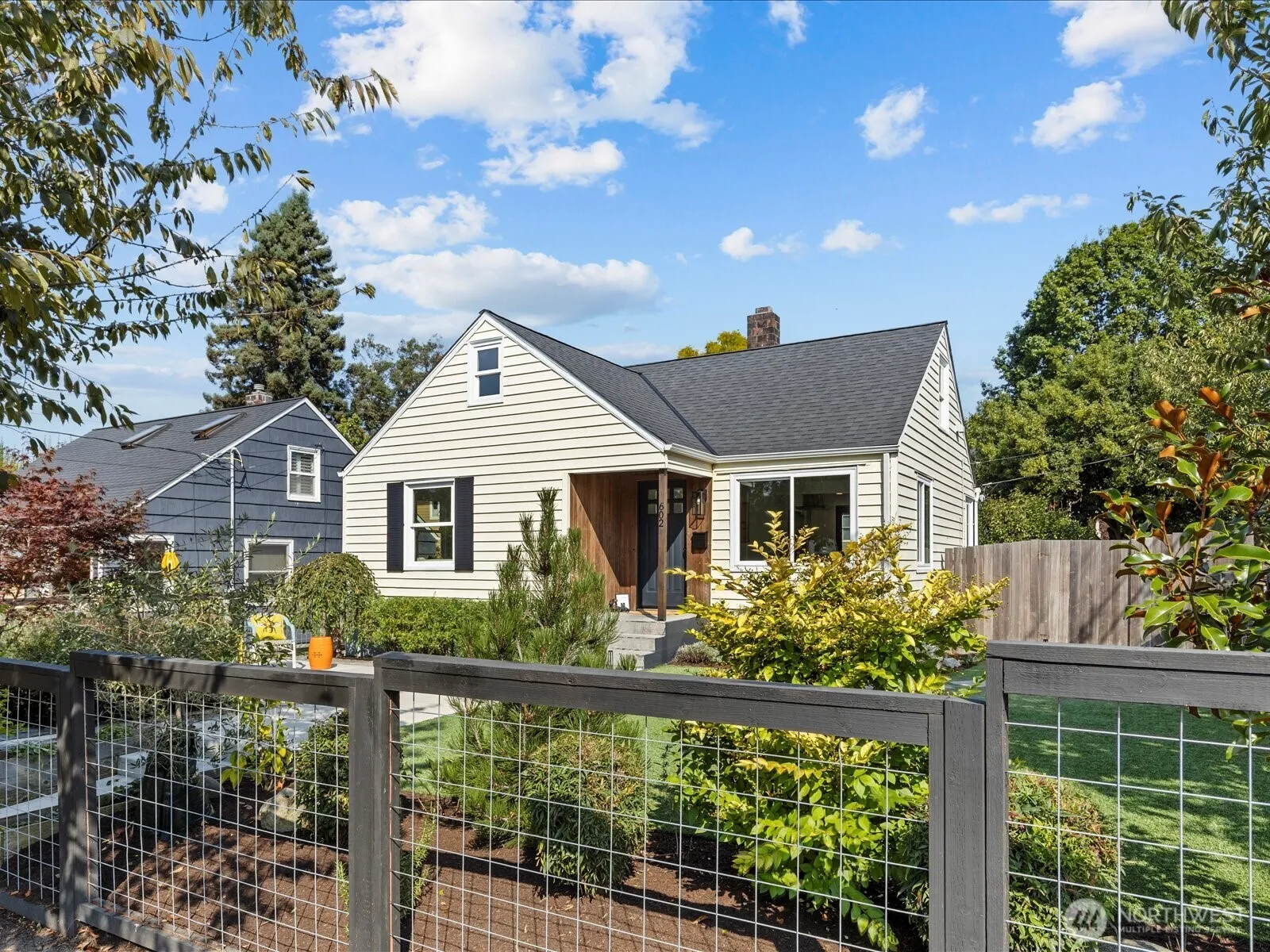 Property photo for 602 Nw 49th Street, Seattle photo 2