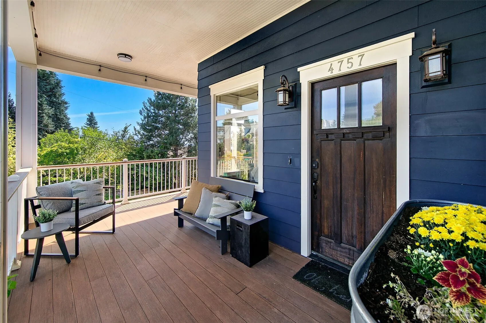 Property photo for 4757 45th Avenue Sw, Seattle photo 2