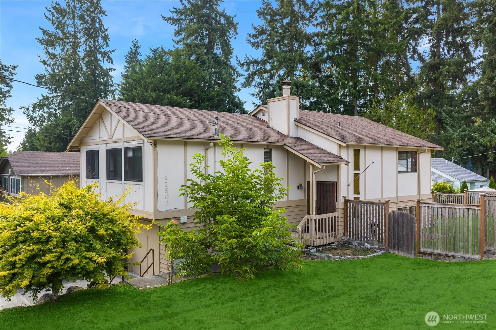 Property photo for 11503 Bartlett Avenue Ne, Seattle photo 4