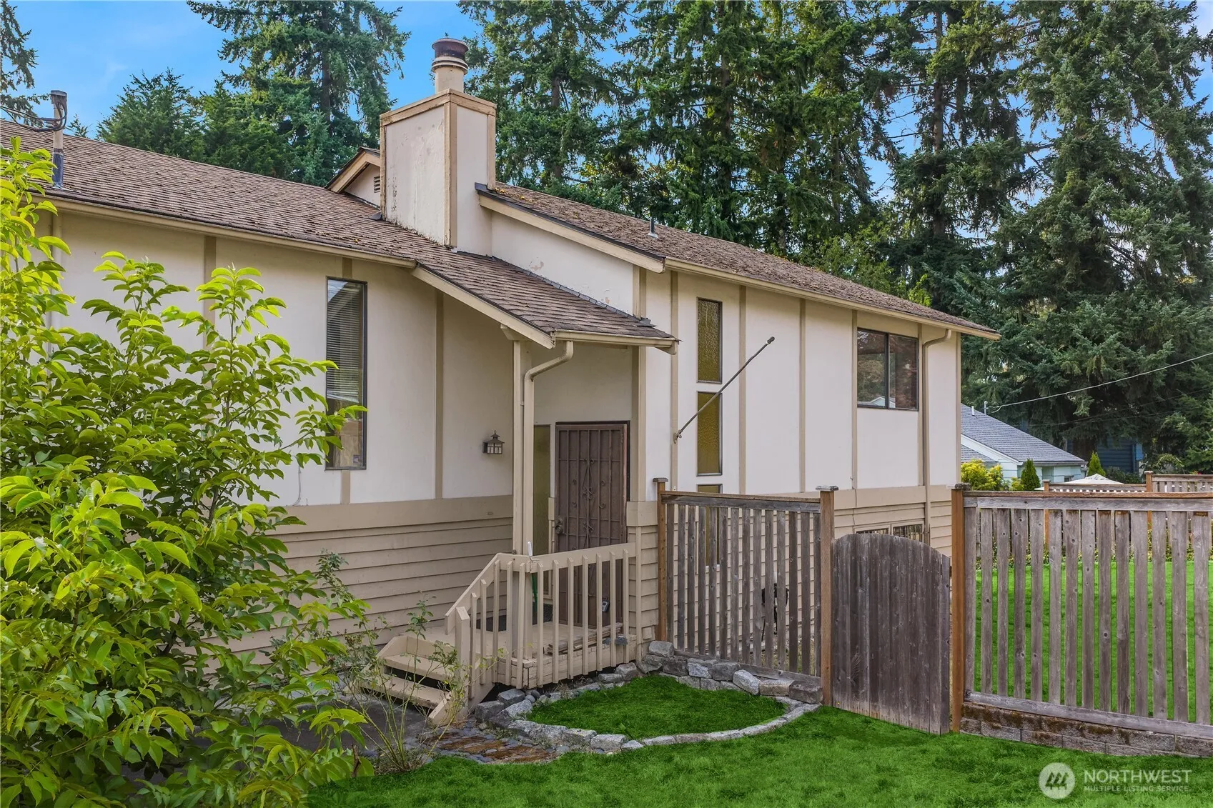 Property photo for 11503 Bartlett Avenue Ne, Seattle photo 5