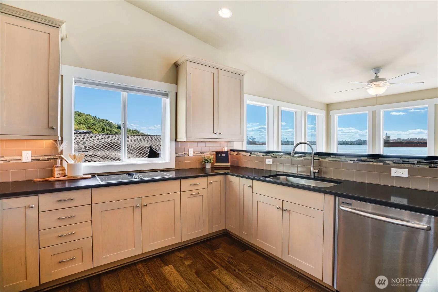 Property photo for 5314 Marine View Drive, Tacoma photo 4