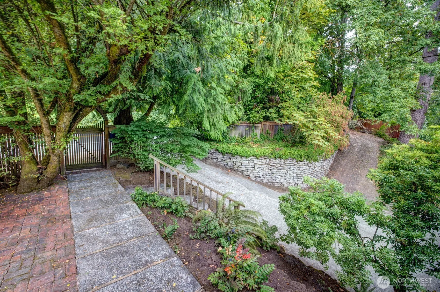Property photo for 6976 Sylvan Way Sw, Seattle photo 3