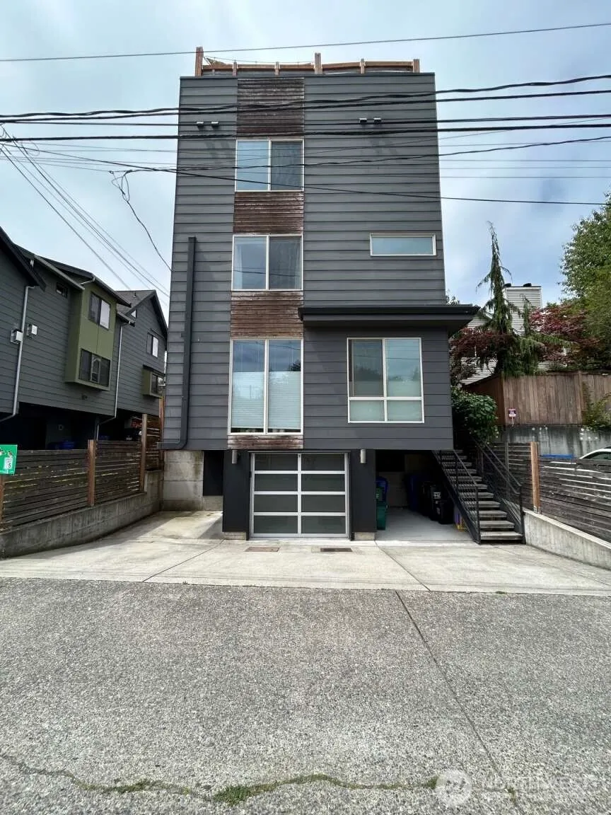 Property photo for 4852 40th Avenue Sw #b, Seattle photo 2