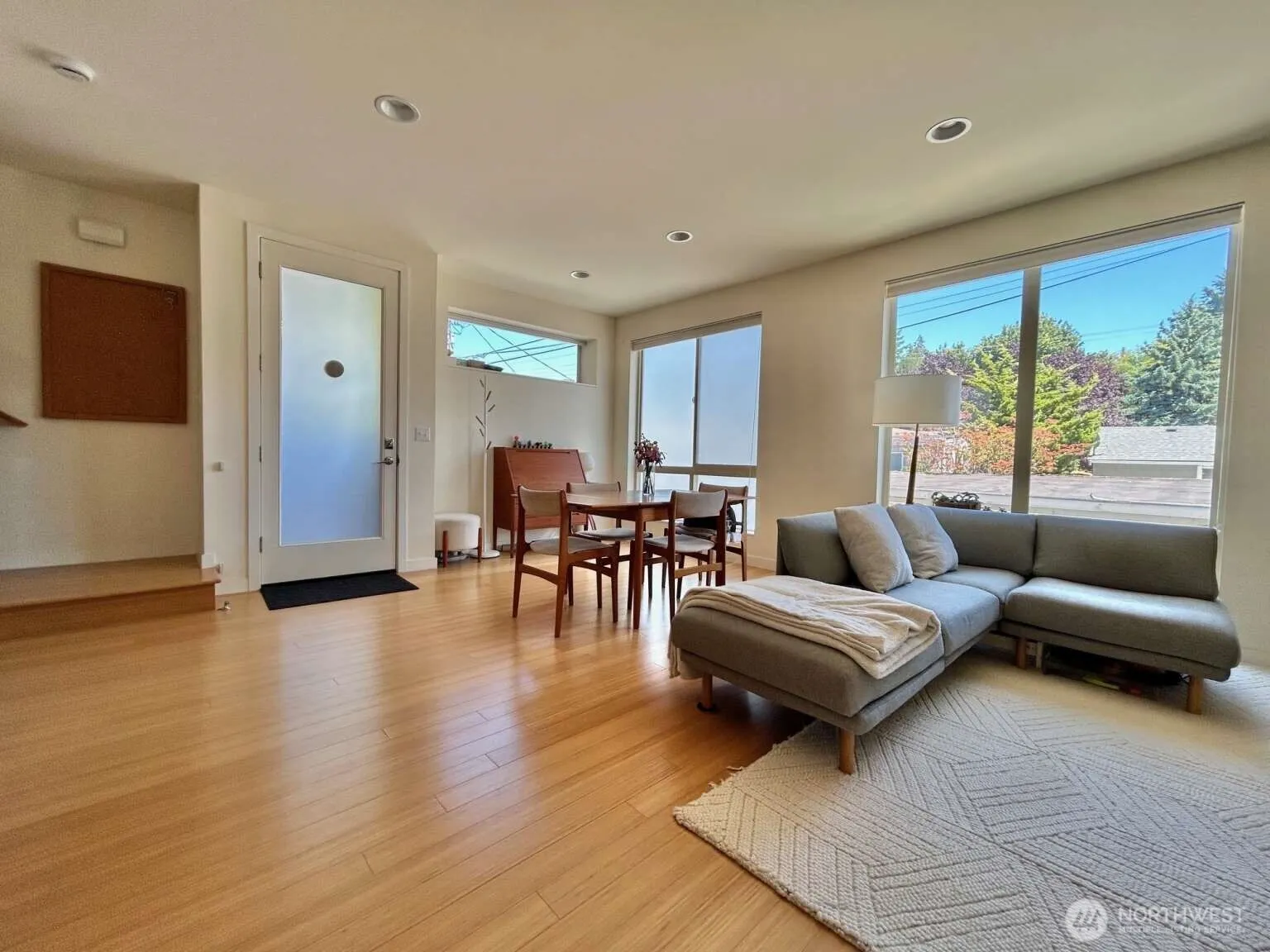Property photo for 4852 40th Avenue Sw #b, Seattle photo 4