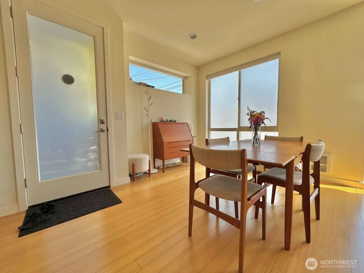 Property photo for 4852 40th Avenue Sw #b, Seattle photo 3