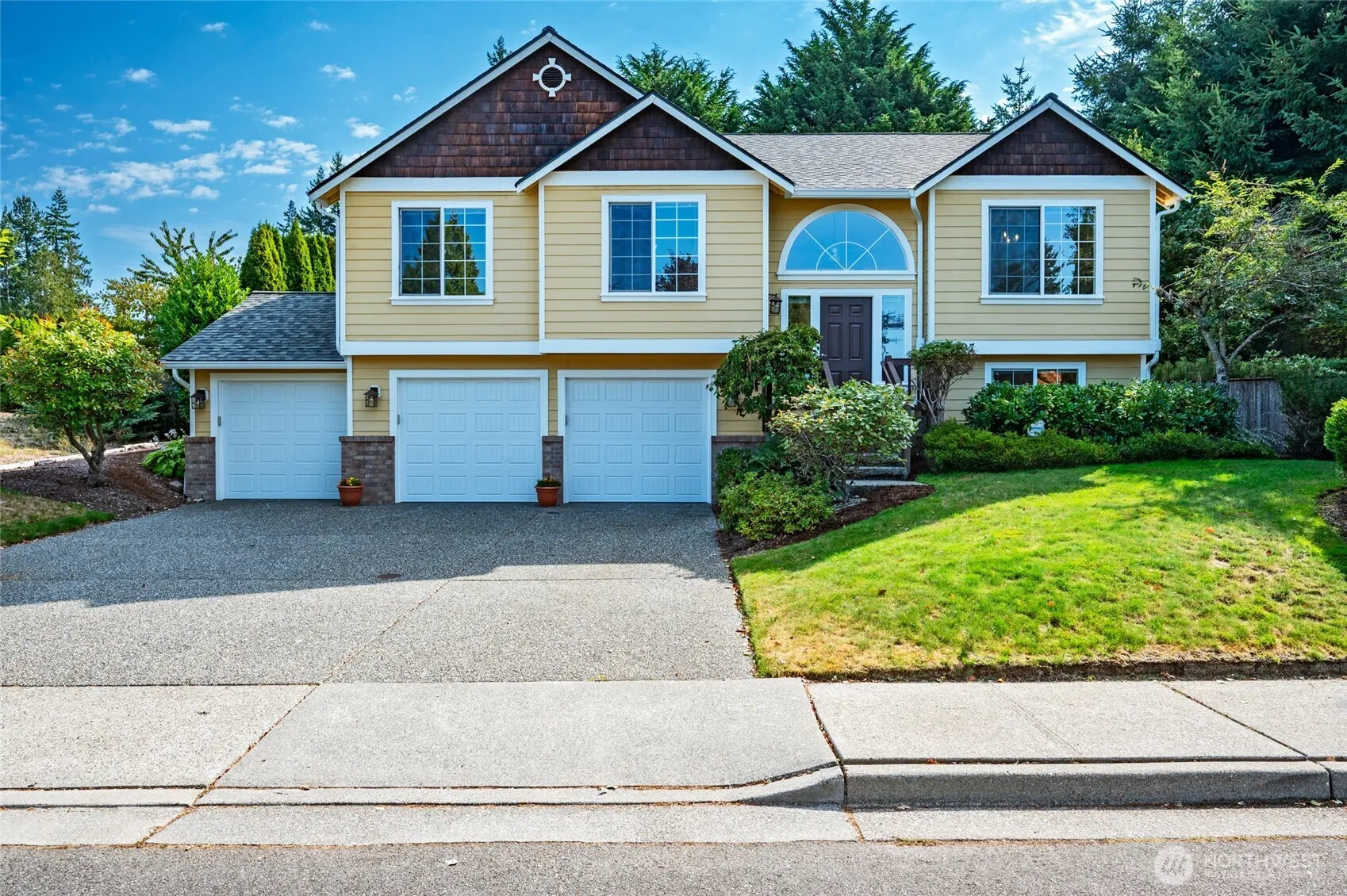 Property photo for 19407 70th Avenue W, Lynnwood