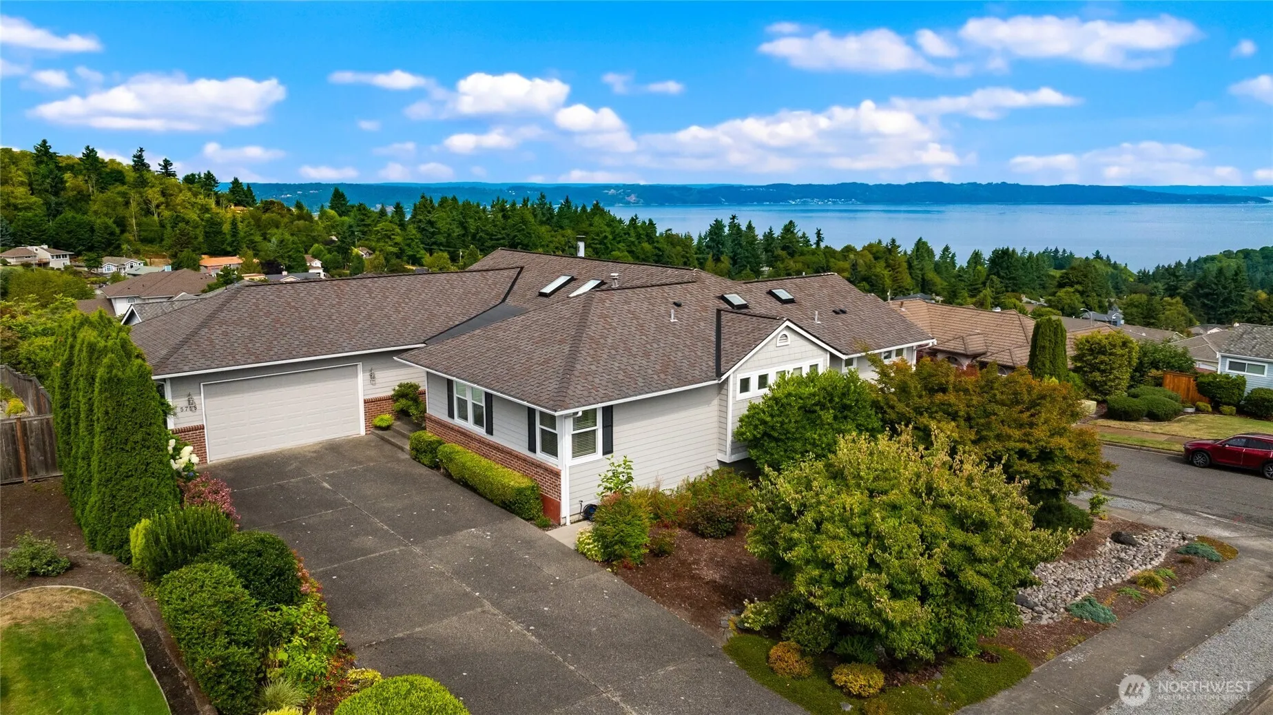 Property photo for 5718 Pinnacle Court Ne, Tacoma
