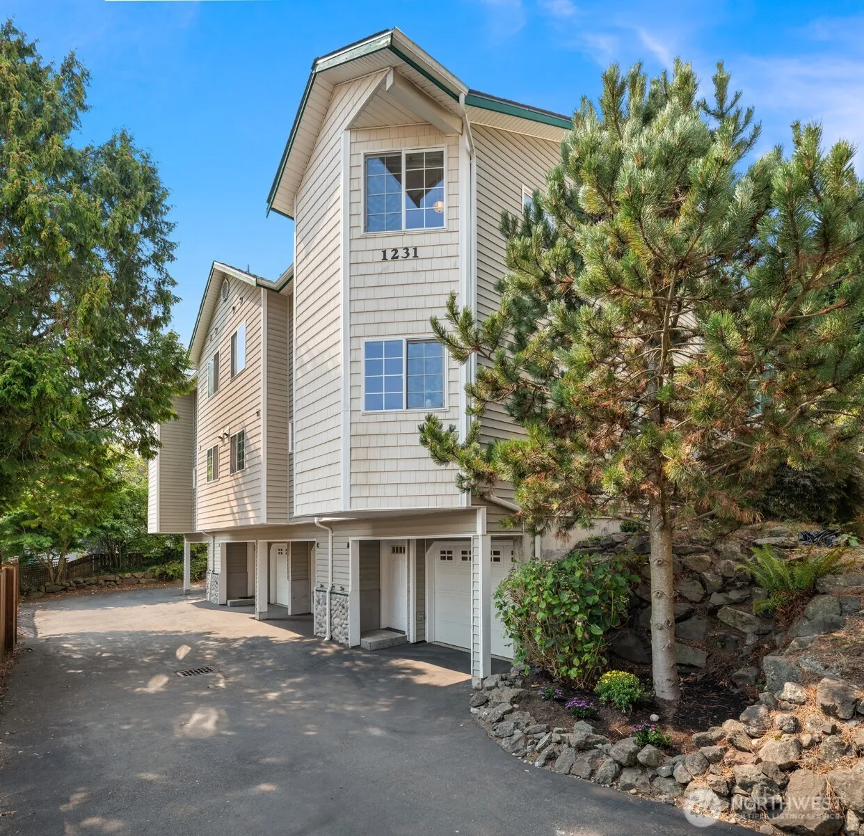Property photo for 1231 Ne 135th Street #d, Seattle