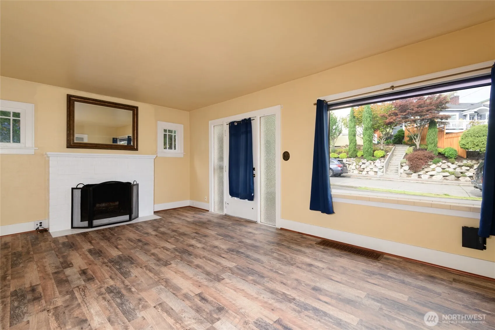 Property photo for 4038 34th Avenue Sw, Seattle photo 2