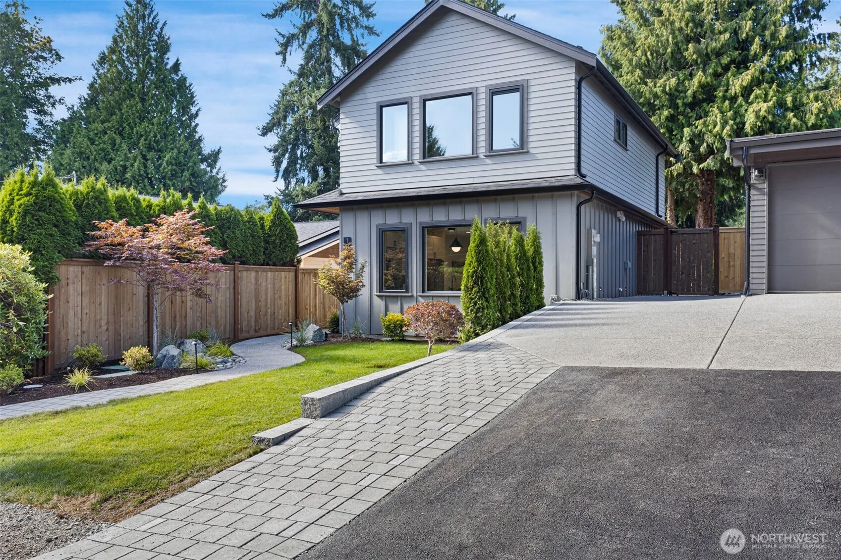 Property photo for 10168 Ne 112th Place, Kirkland photo 2